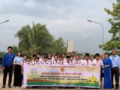 Liên đội TH Định Phước, phối hợp cùng HĐĐ phường Tân Định tổ chức cho các em  Đội viên về thăm di tích lịch sử Bót Cầu Định và thăm mẹ Việt Nam anh hùng